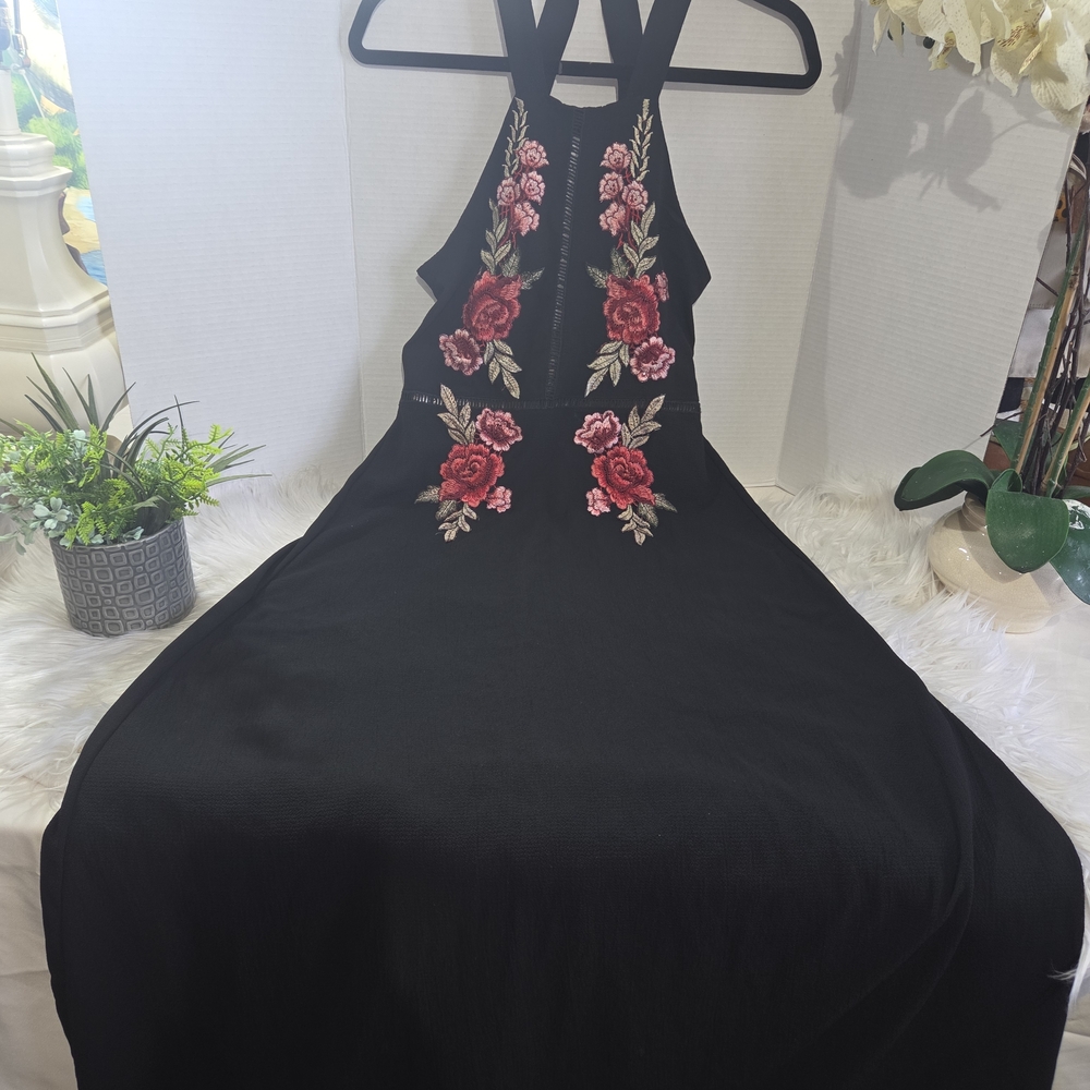CHENG XIN Black Maxi Dress with Red Rose Embroidery Halter. Size L